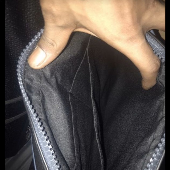 I’m selling a men Designer coach bag - Picture 2 of 7